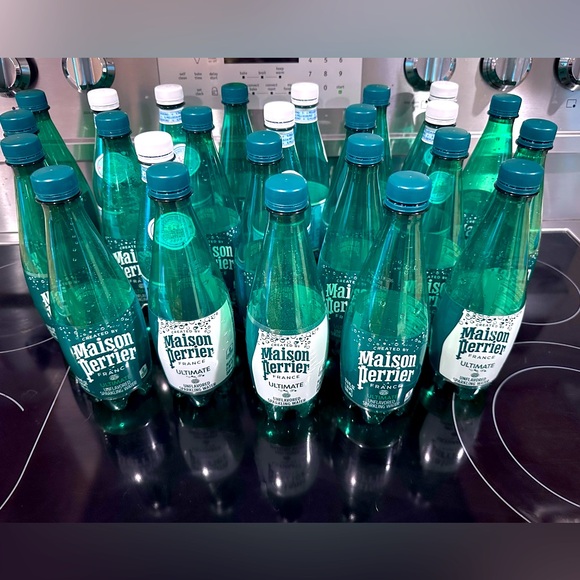 Lot Of 24 EMPTY S.Pellegrino Maison P Water Plastic Bottles, 0.5 Liter For Reuse - Picture 1 of 10